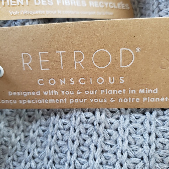 Contemporary Gray Sweater Size Small NEW! - Picture 11 of 16